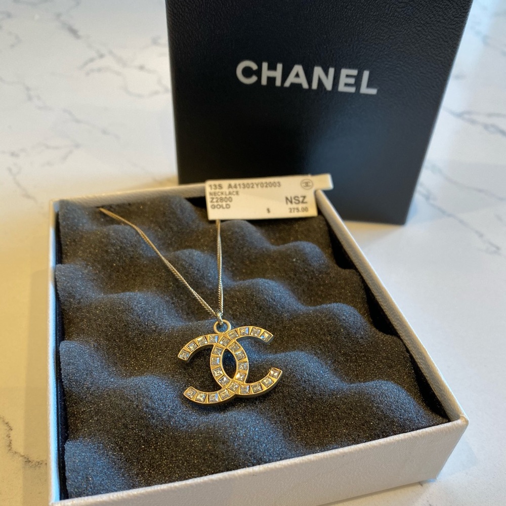 Vintage Chanel Pendant Necklace